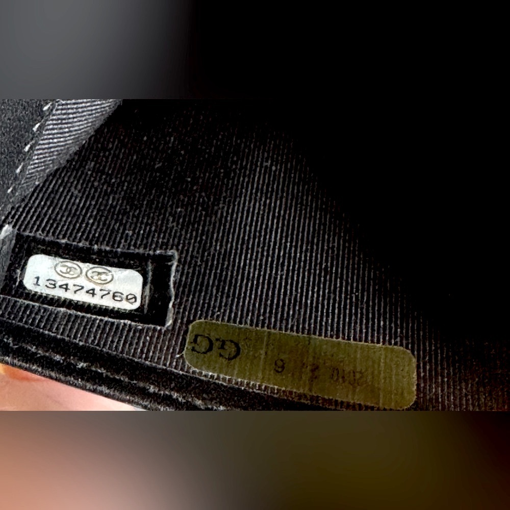 CHANEL Patent Quilted Brilliant Yen Wallet w. Box - Picture 7 of 8